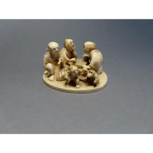 Ivory Netsuke. Go Players. Signed Komei, Tokyo School. Meiji Japan (1868-1912)