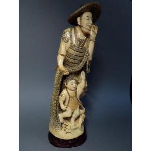 Ivory Okimono. Fisherman Surprised By The Tide. Japan, Meiji Period (1868-1912)