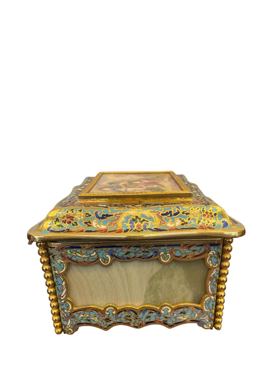 Jewelry Box In Gilt Bronze And Sèvres Porcelain-photo-1