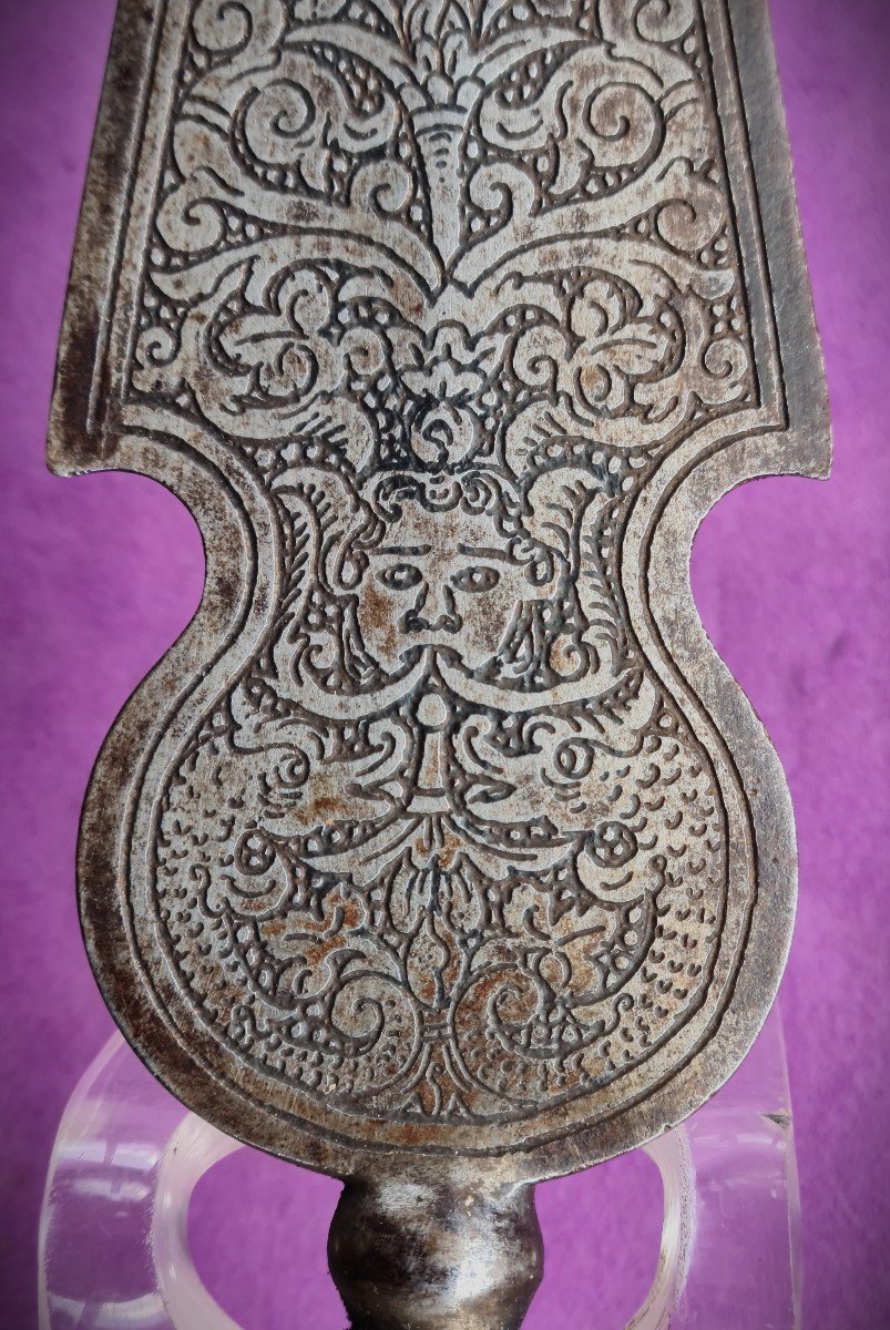 Engraved Esponton, 16th Century Style, In Steel And Not Cast Iron.-photo-1