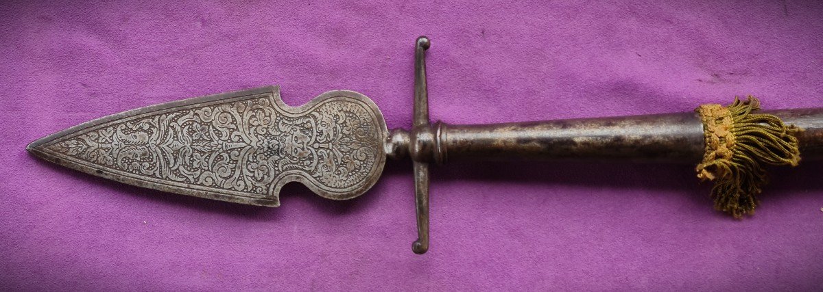 Engraved Esponton, 16th Century Style, In Steel And Not Cast Iron.