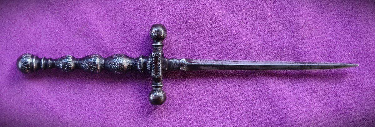 17th Century Italian Stiletto Dagger , Engraved Handle-photo-3