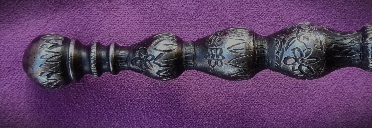 17th Century Italian Stiletto Dagger , Engraved Handle-photo-2