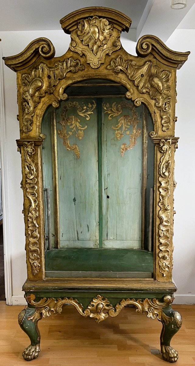 Carved Wooden Display Cabinet. Italian Work  XVIII Century