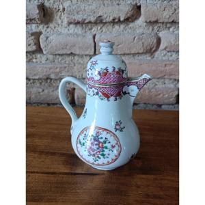China Compagnie Des Indes Covered Porcelain Coffee Pot With Famille Rose Decor XVIII Century