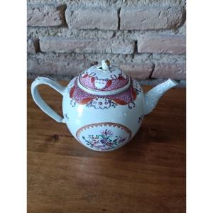 China Compagnie Des Indes Porcelain Teapot With Famille Rose Decor XVIII Eme Century 