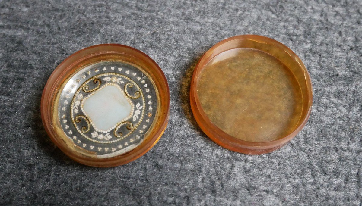 Round Box, Snuff Box, Tortoiseshell And Fixed Under Glass With Basket Decor, Empire, 18th Century-photo-3