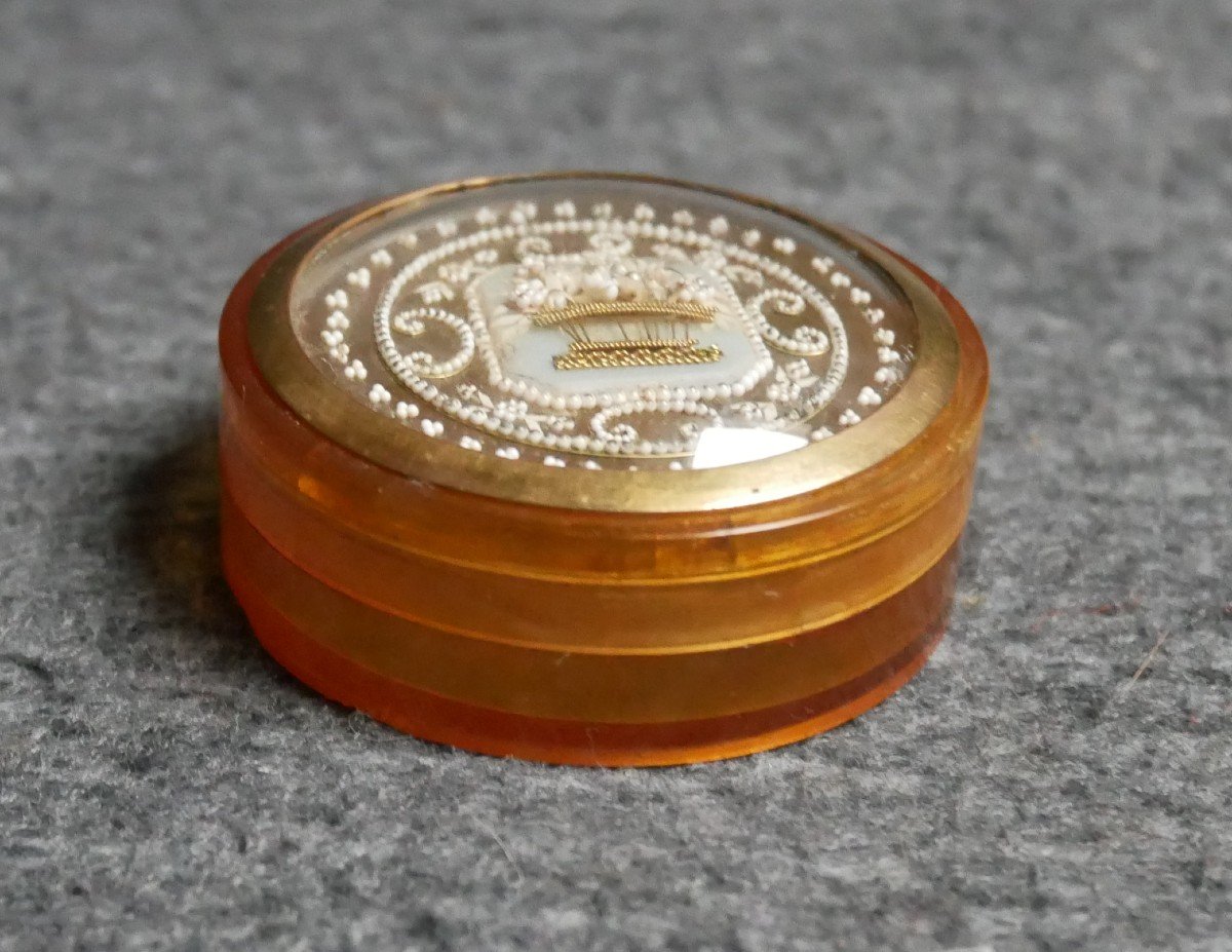 Round Box, Snuff Box, Tortoiseshell And Fixed Under Glass With Basket Decor, Empire, 18th Century-photo-2