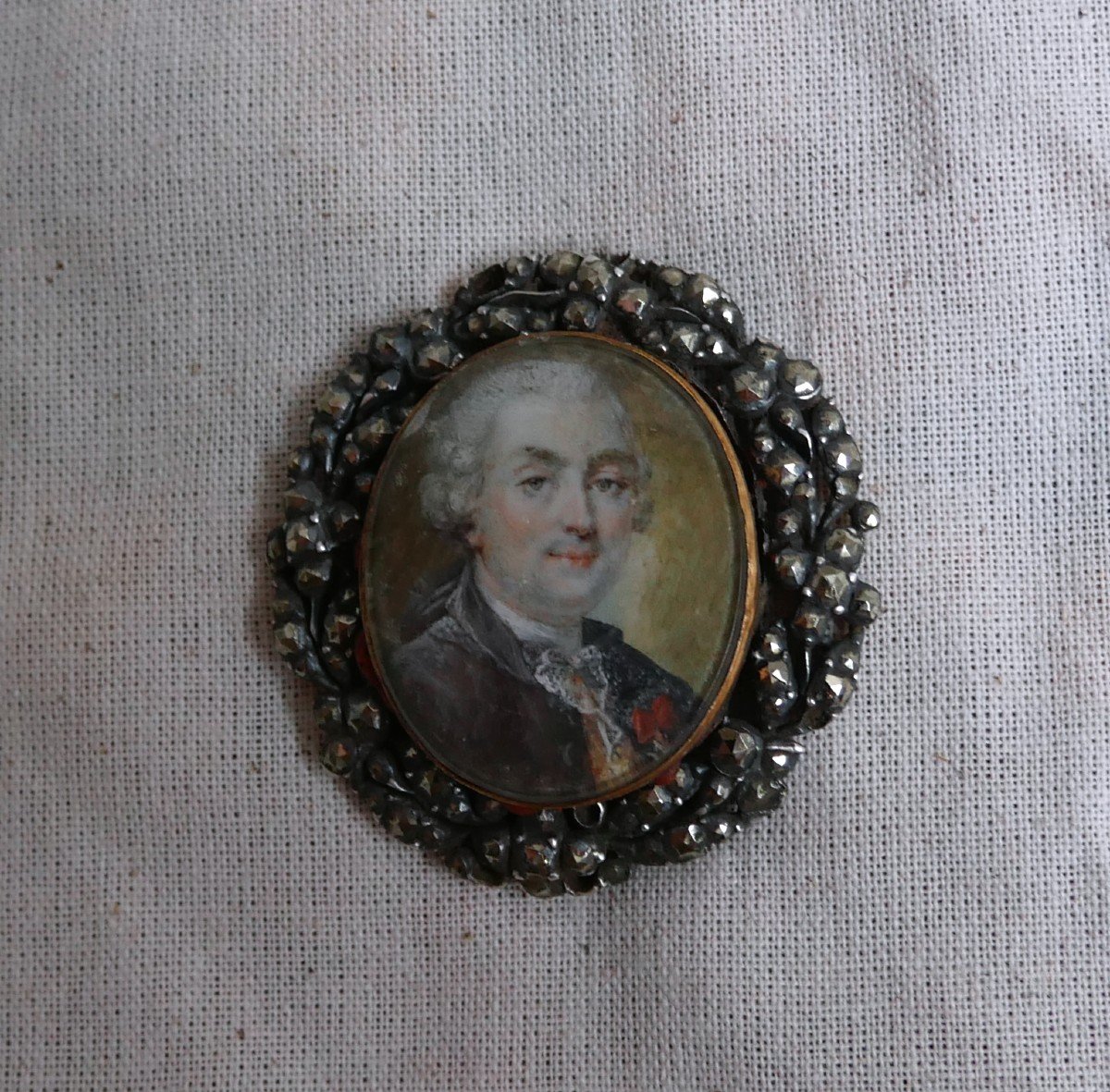 Miniature Portrait Of A Man Of Quality, Silver Mount, Medallion, 18th Century