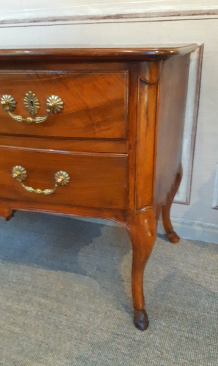 commode en sauteuse, d'époque Louis XV, en noyer-photo-2