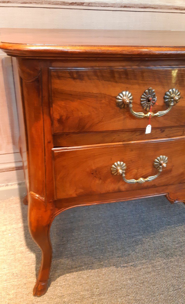 commode en sauteuse, d'époque Louis XV, en noyer-photo-2