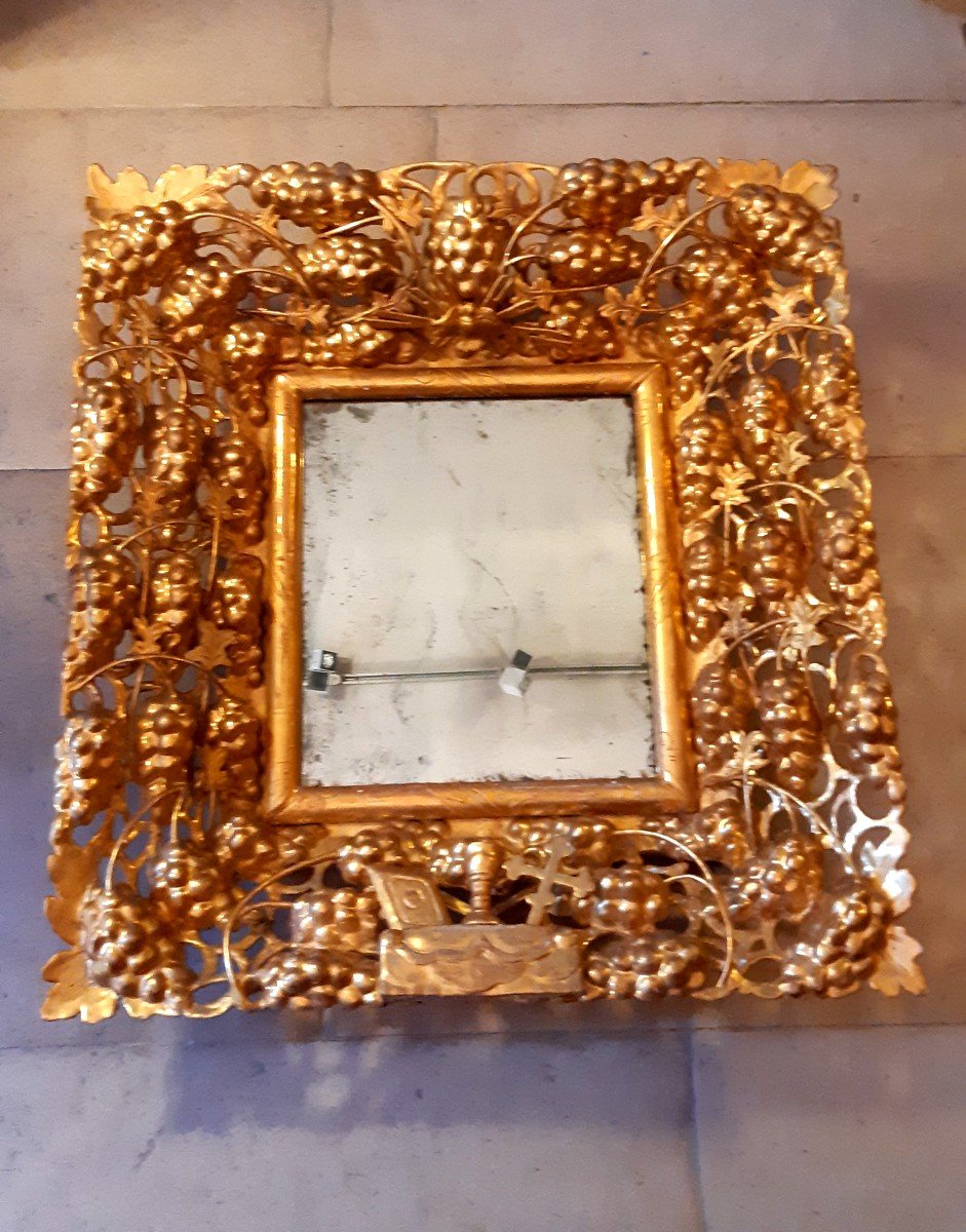 Carved, Gilded Wooden Frame, Juxtaposition Of Vine Branches In Relief, Southern France, Early 19th Century