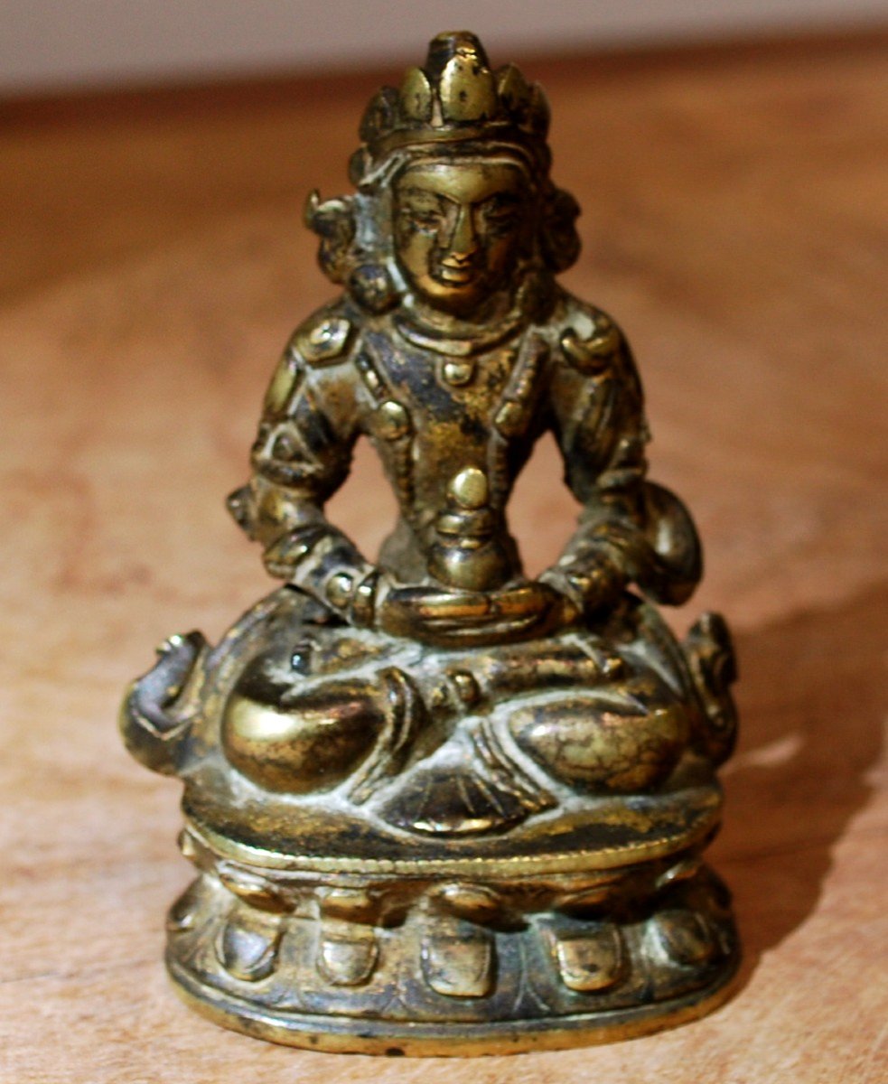 Statuette 17, 18th Century In Gilt Bronze Representing Amitayus Seated On A Double Lotus-photo-1