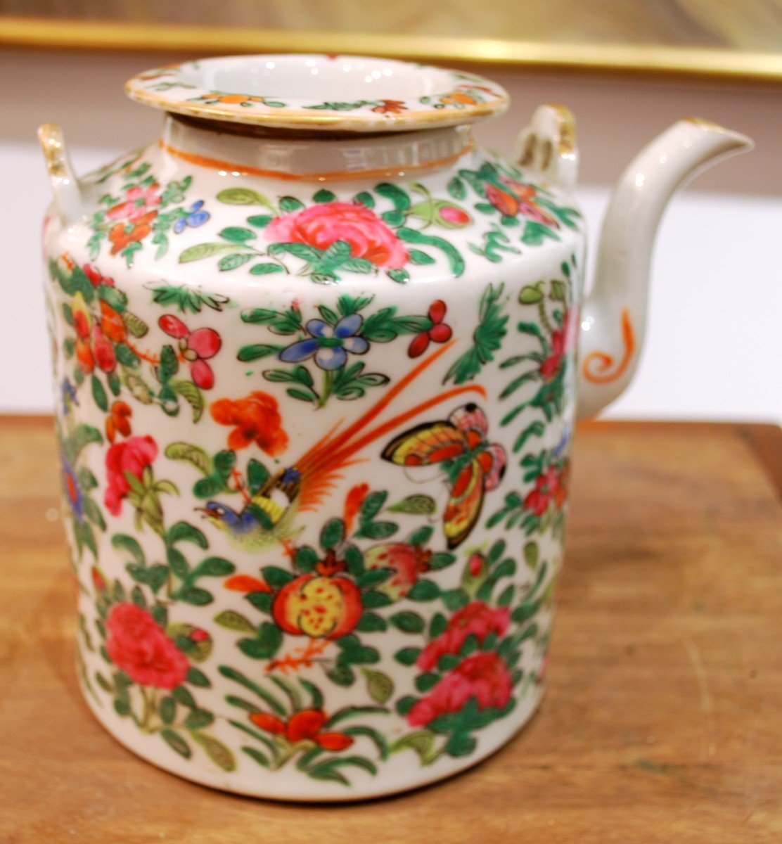 Cantonese Porcelain Teapot With Flower Butterfly And Birds Decor-photo-1