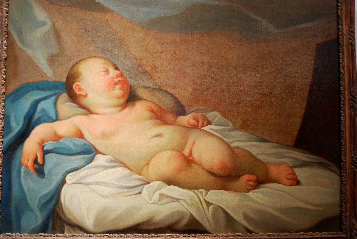 Portrait d'Un Enfant Reposant Sur Des Drapés