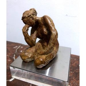 Jeune Femme Accoudée Sculpture En Bronze à Patine Brune 