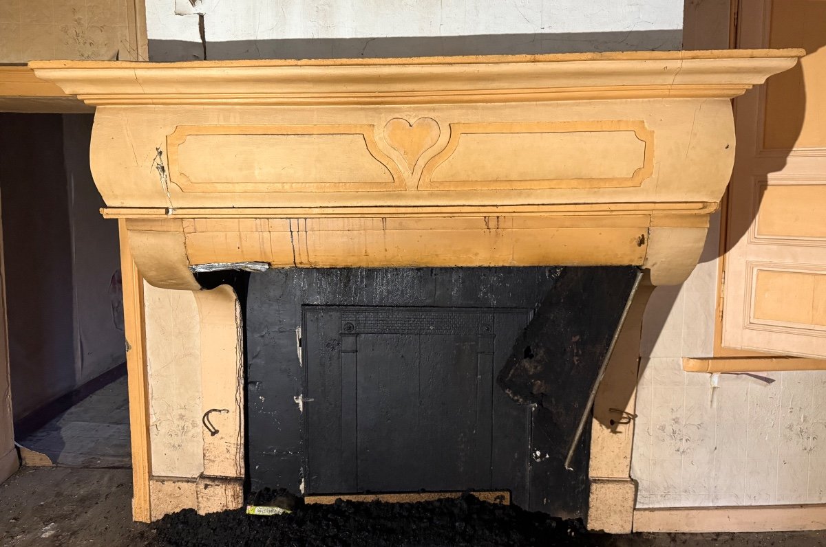 Louis 13 Domed Fireplace With 18th Century Heart