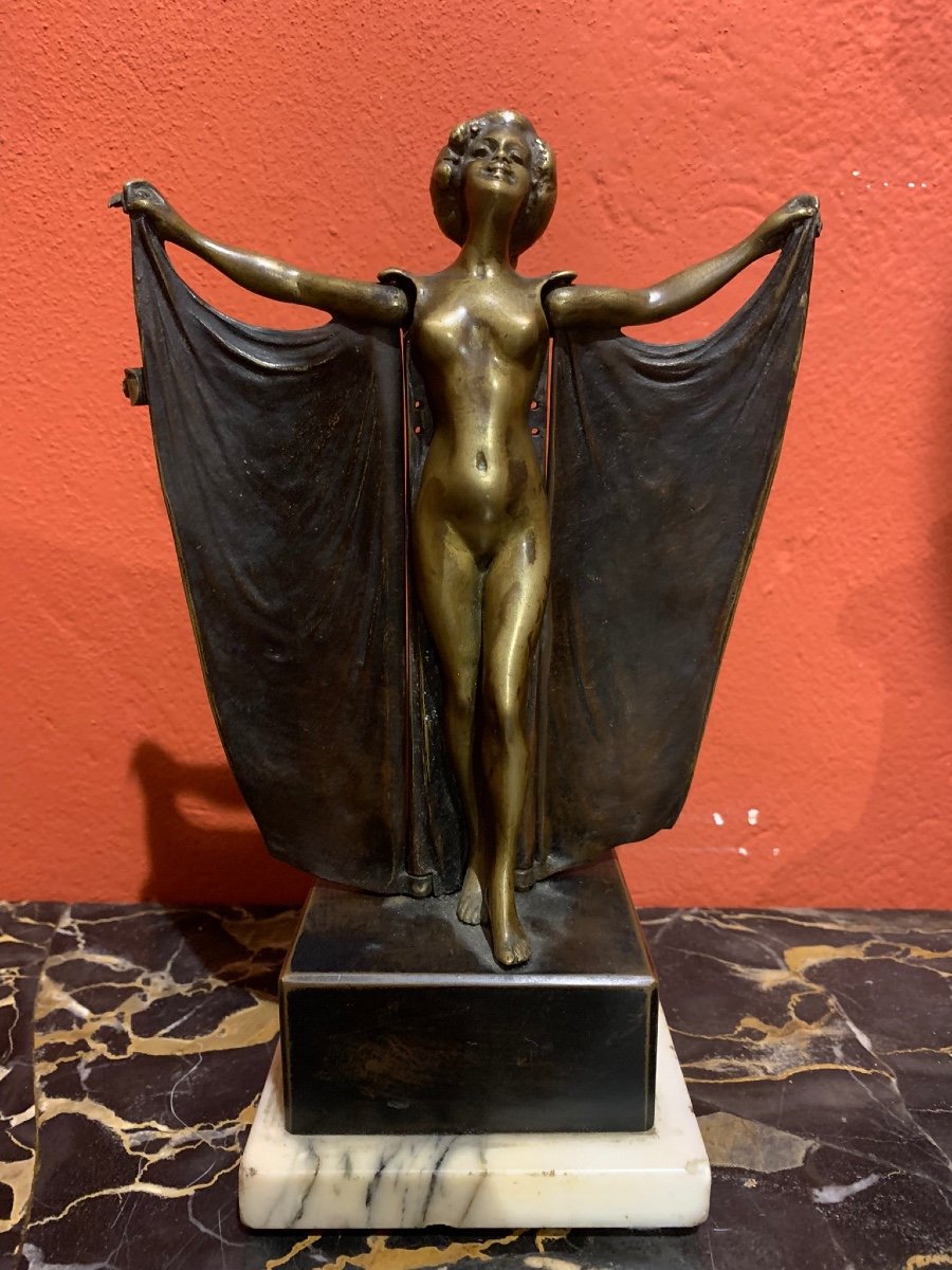 Femme Encapuchonnée En Bronze Doré Et Patiné, Carl Kauba, Vienne Début XIX Siècle 