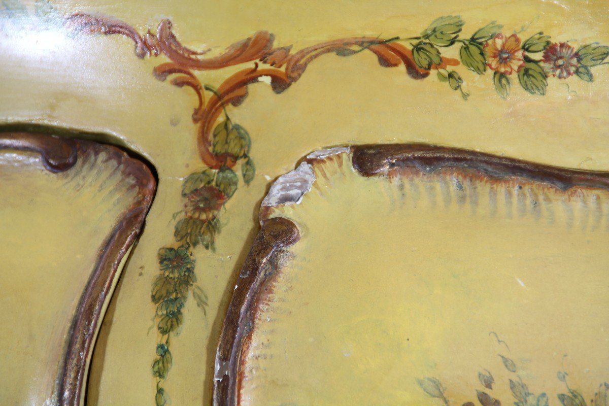 Curved Venetian Dresser-photo-4