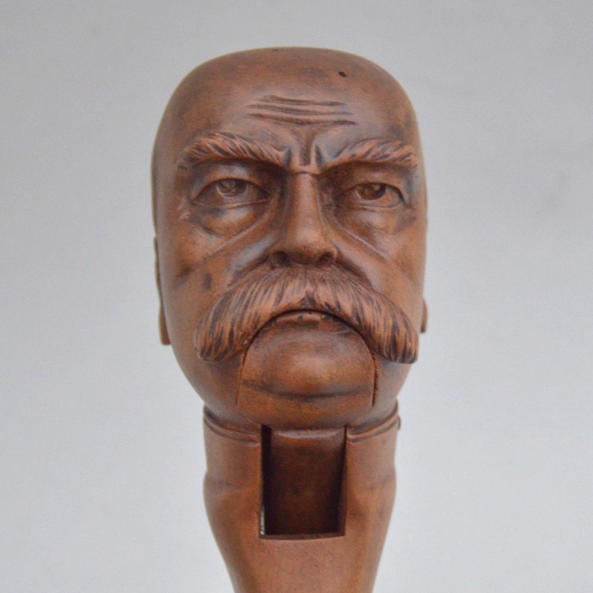 Casse-noix En Bois Sculpté Tête Du Otto von Bismarck Circa 1900