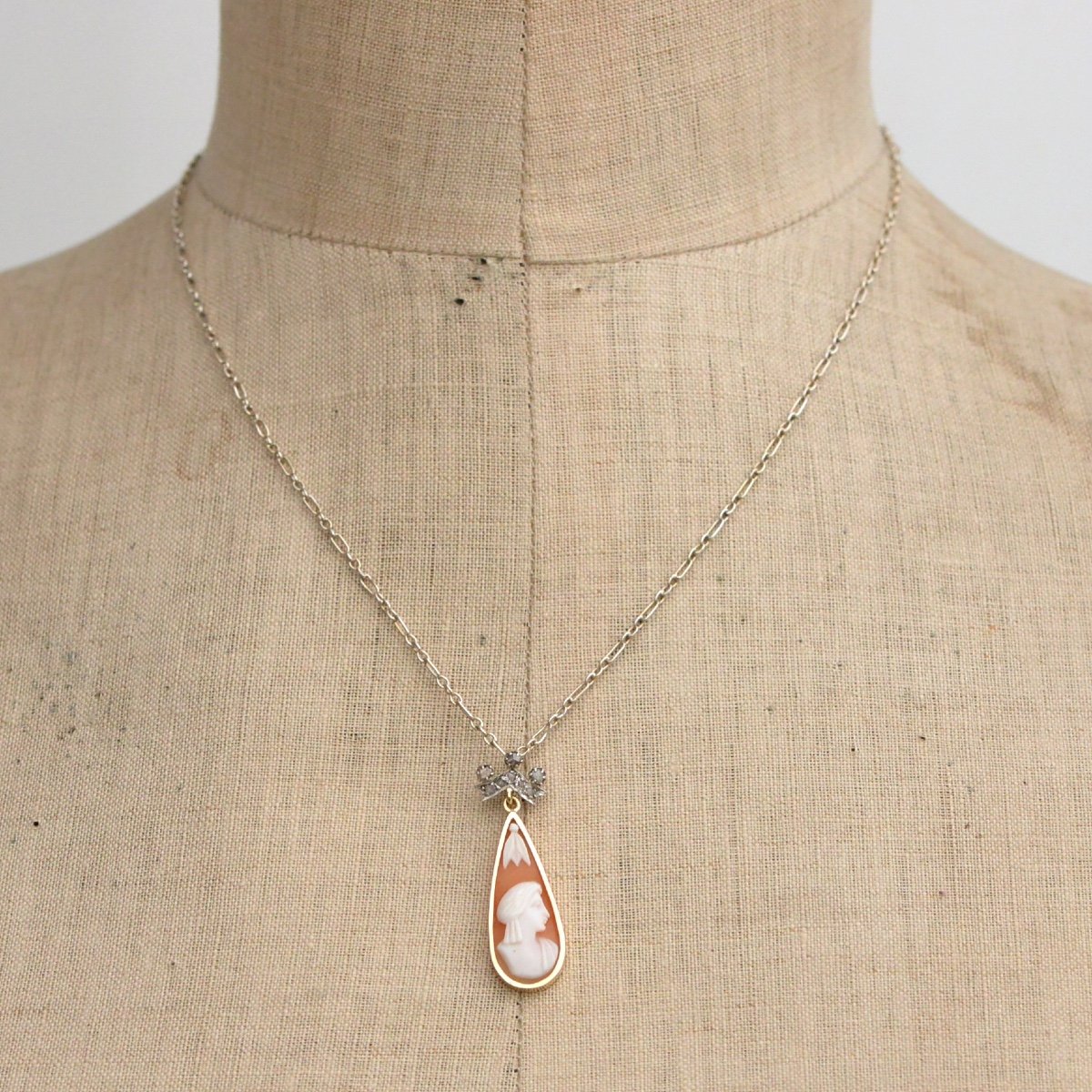 Pendant In 18 K Gold And Silver With Cameo On Shell And Diamonds-photo-4