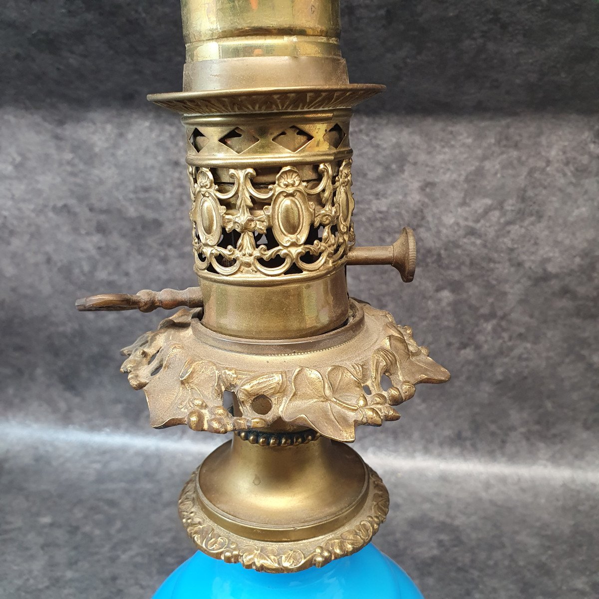 19th Century Blue Opaline Oil Lamp-photo-3