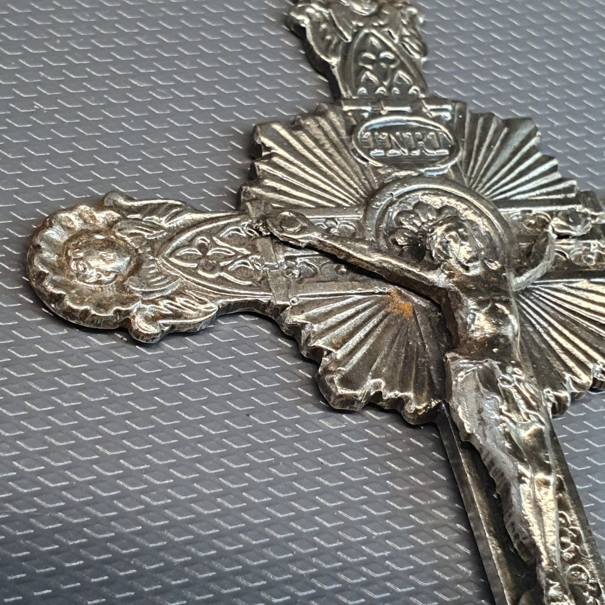 Croix Pectorale En Métal Argenté-photo-4