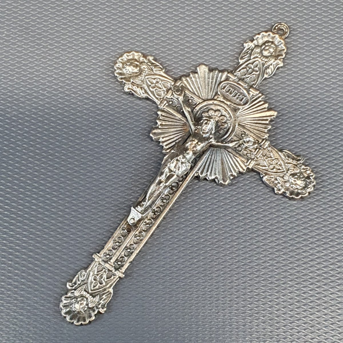 Croix Pectorale En Métal Argenté