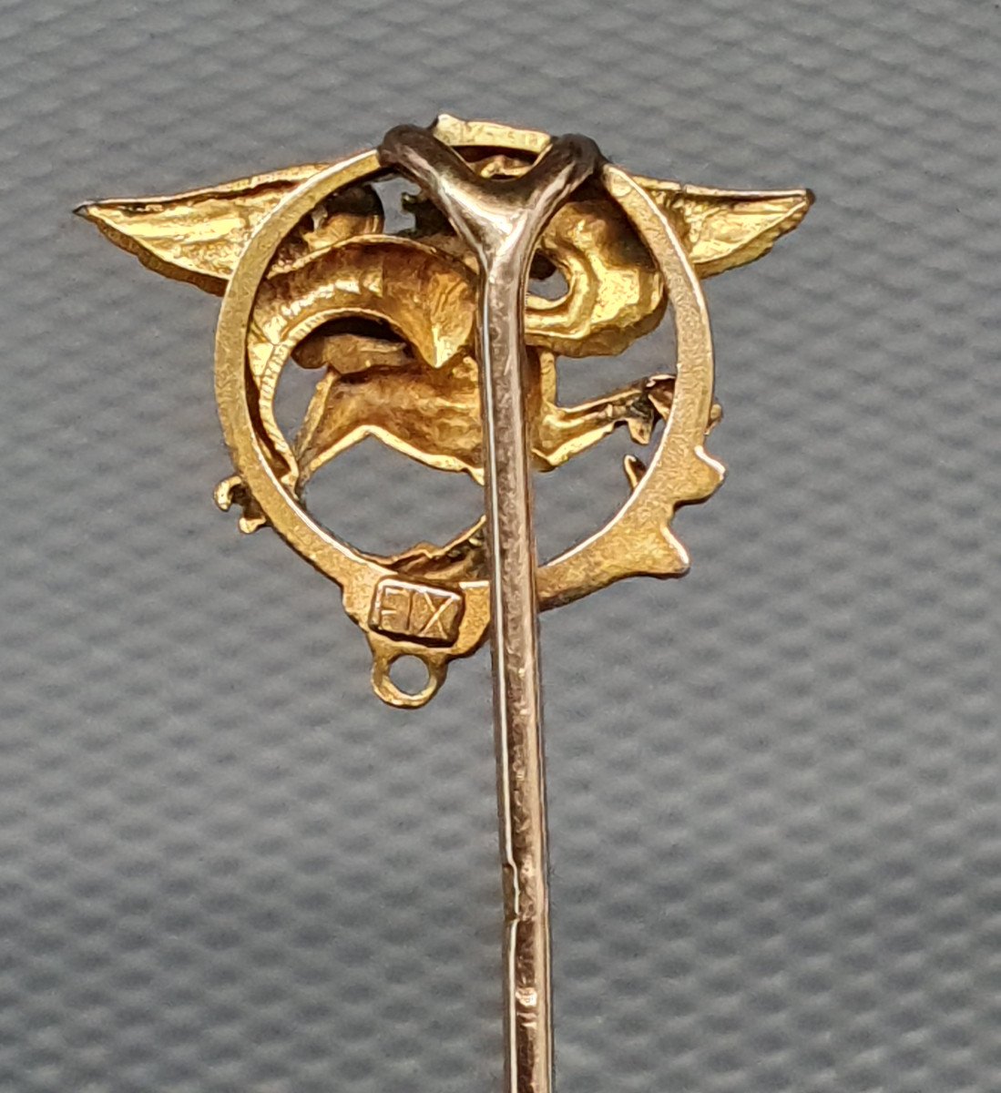 Chimera Griffin Gold Plated Fix Pin -photo-1