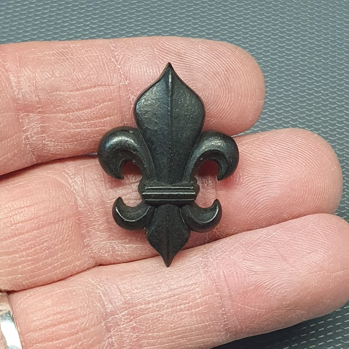 Rare Broche En Bois Fleur De Lys-photo-3