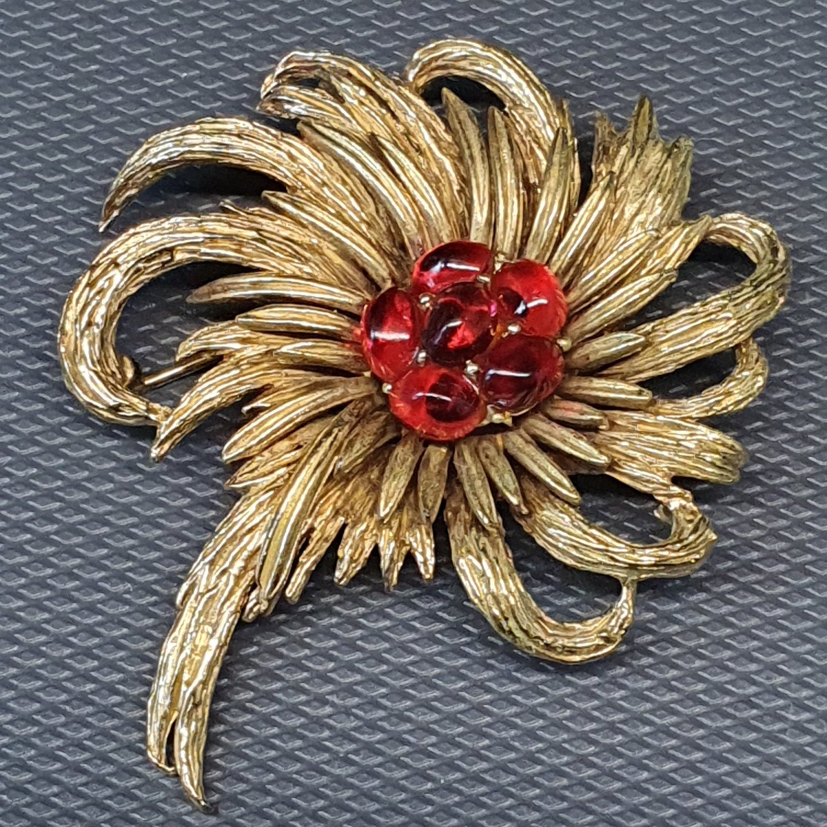 Broche Créateur Carven