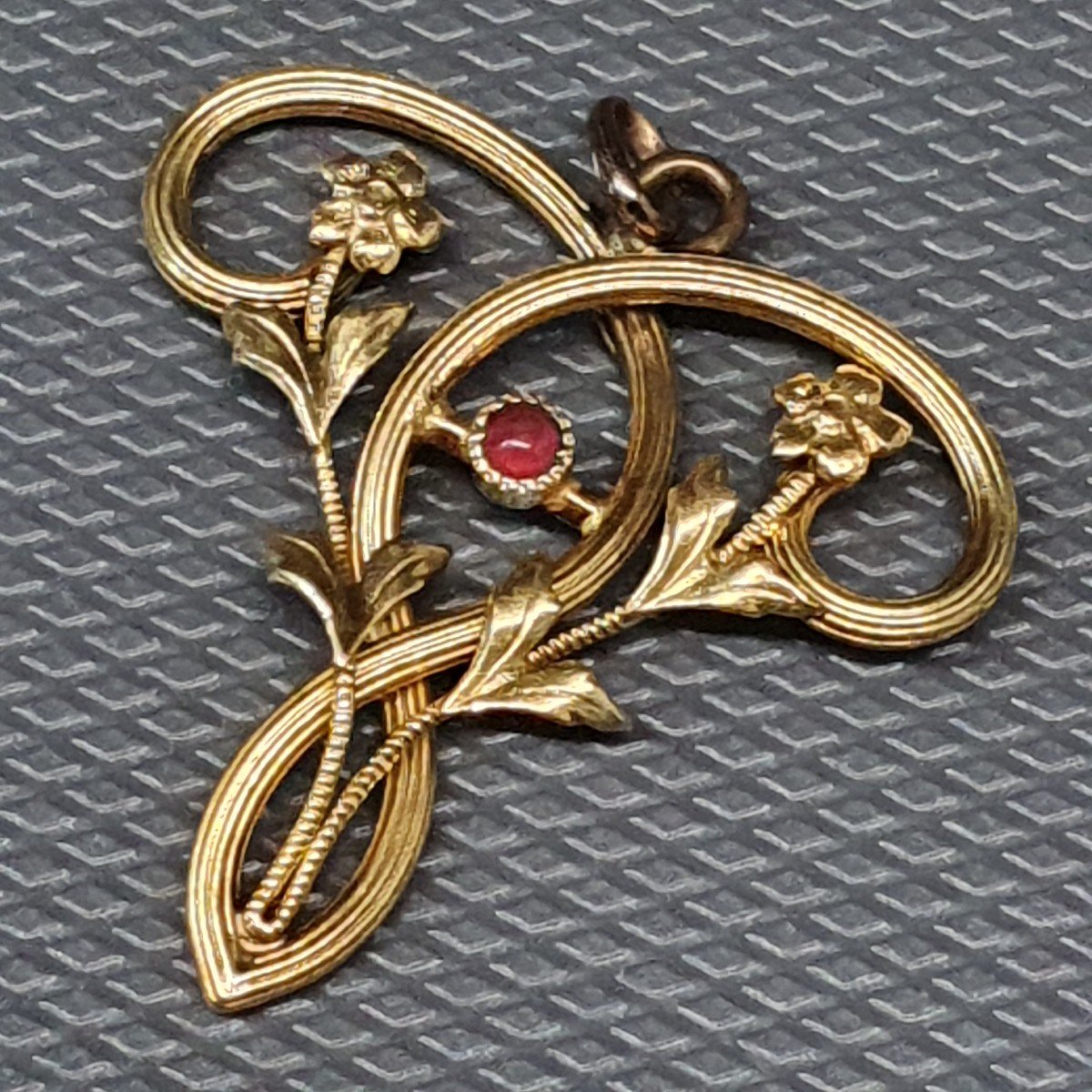 Oria Art Nouveau Pendant-photo-1