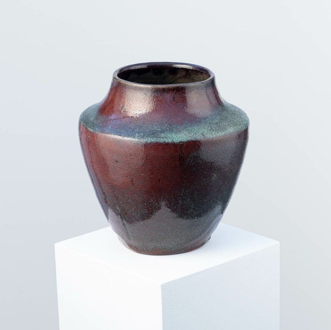 Japanese Stoneware Vase With Red Cover - Eugène Lion (1867-1945)