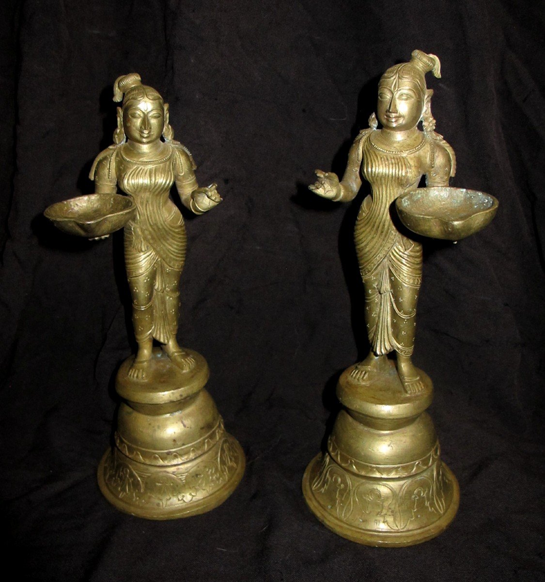 Pair Of Deepa Lakshmi Oil Lamp In Bronze-photo-2