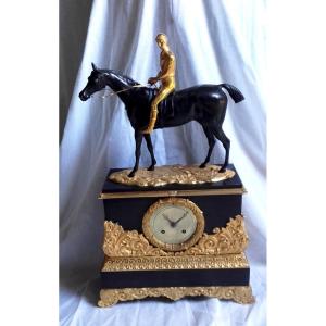 Belle Pendule Charles X   Jockey Sur Son Cheval En Bronze Doré Et Patine Noir  59 Cm