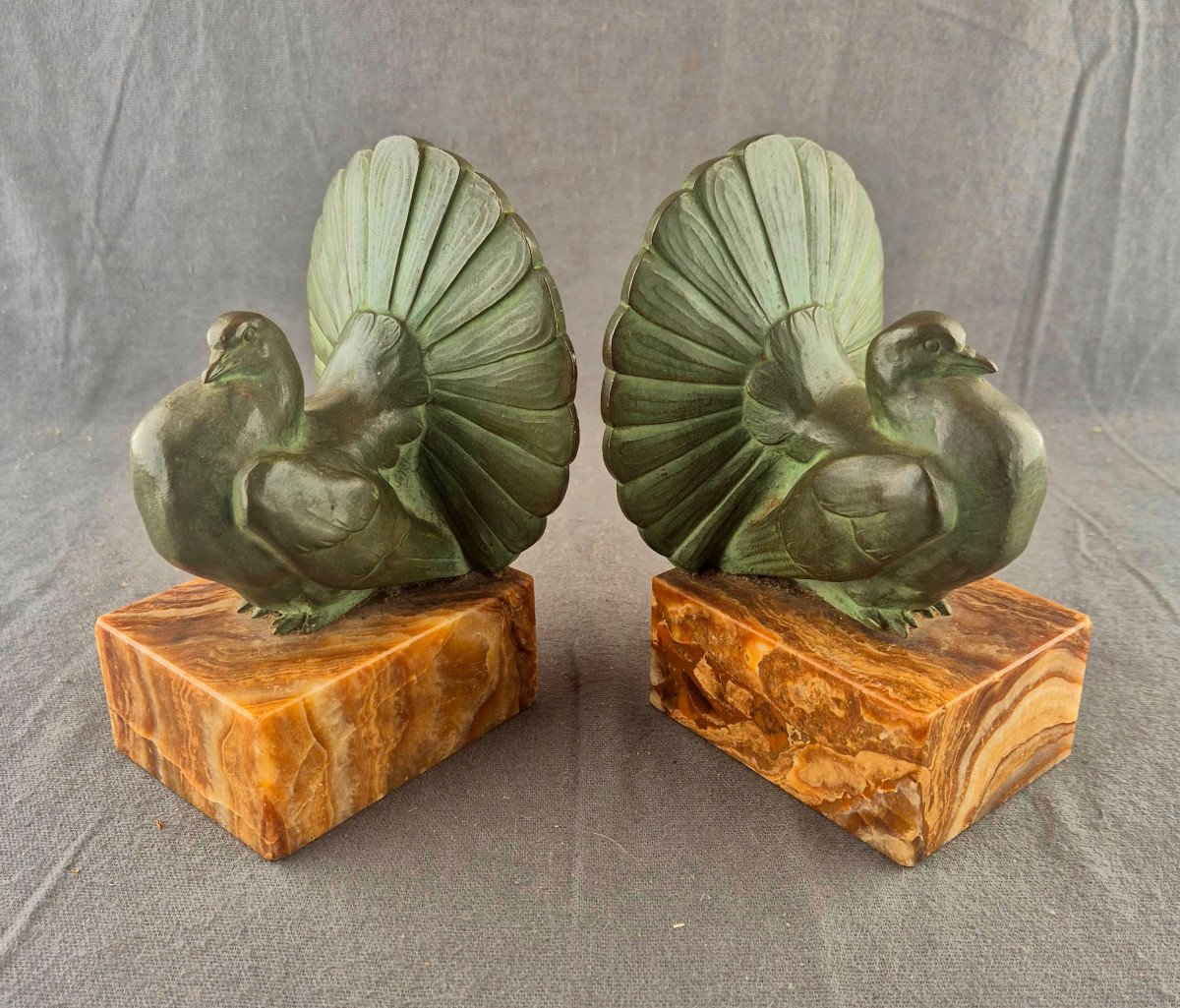 Oscar Waldmann (1856-1937) – Pigeons. Pair Of Art Deco Bronze Bookends Signed