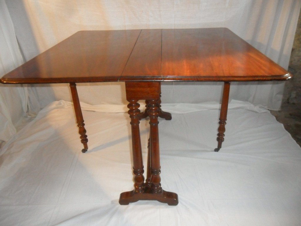 Table Called "gate Leg" In Solid Mahogany 19th Century