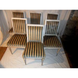 Six Chaises Droites De Style Louis XVI En Bois Peint