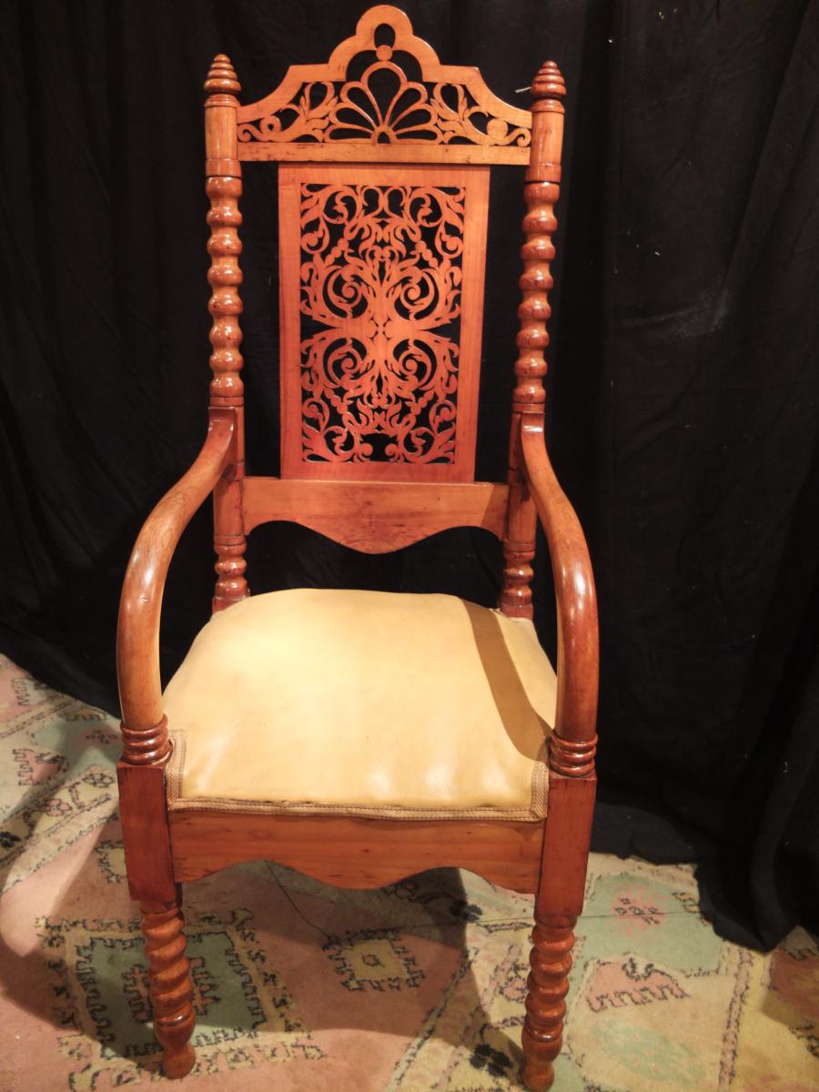 Fauteuil restauration en merisier