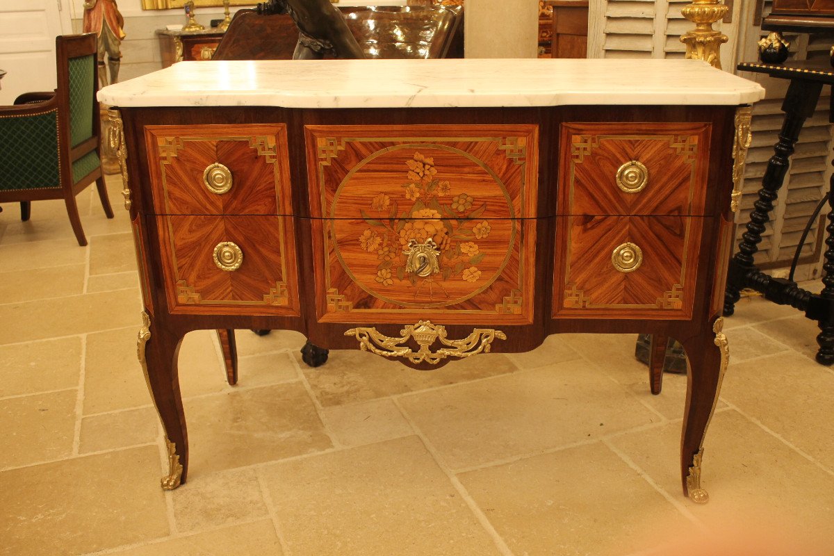 Commode En Sauteuse d'époque Transition, Estampillée C. LEBESGVE