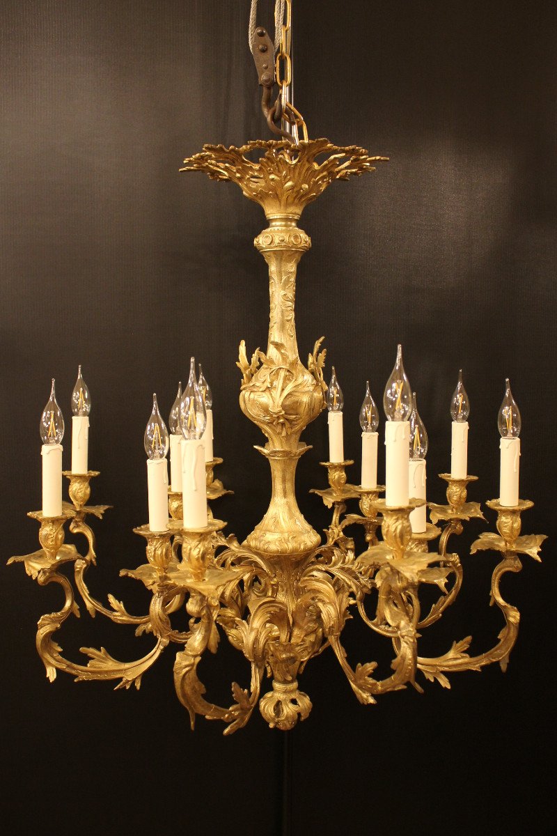 Important Louis XV Rocaille Style Chandelier In Gilt Bronze With 12 Lights