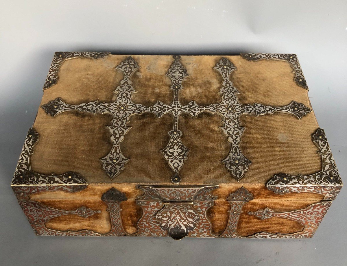19th Century Box - Wood Covered With Velvet - Damascene Silver