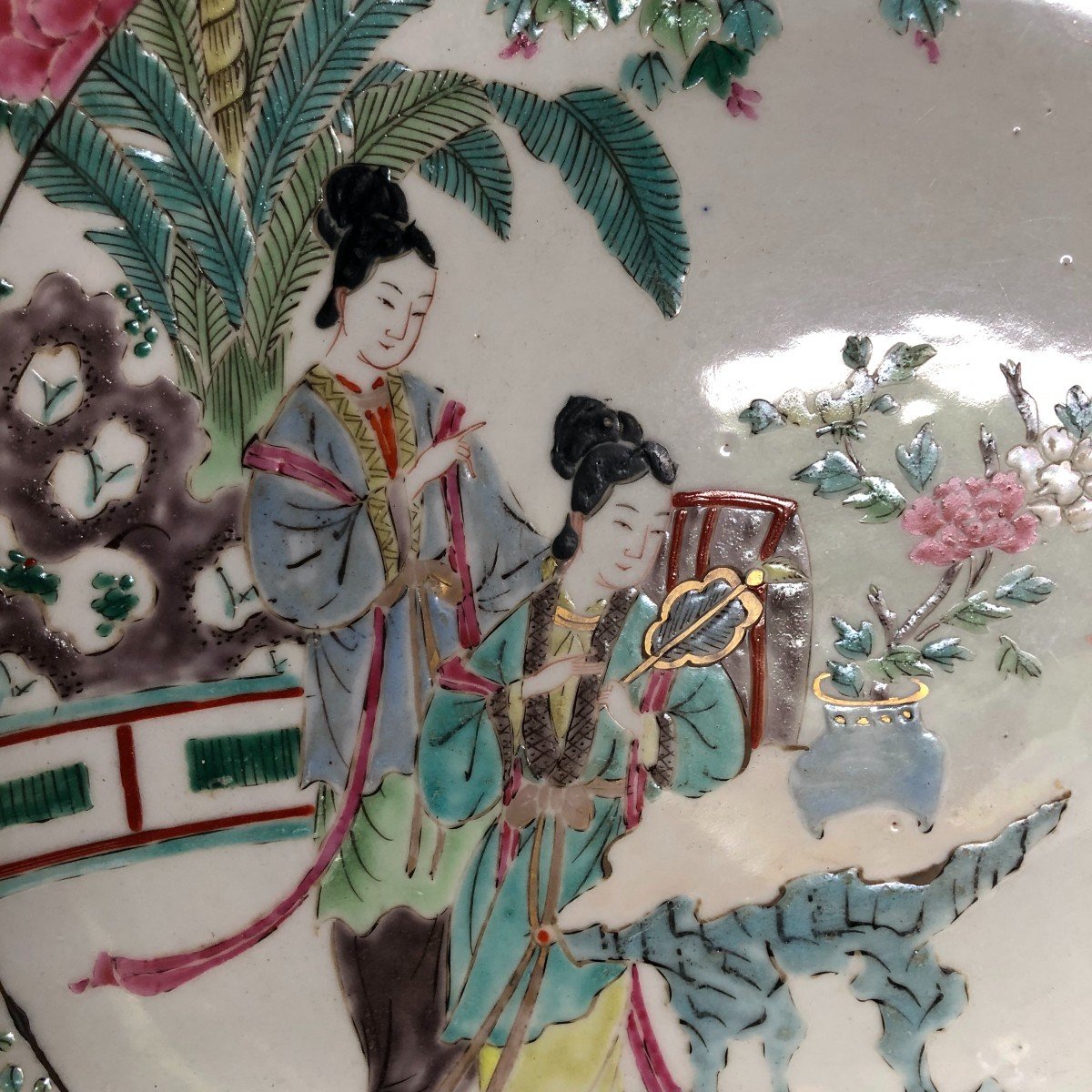 Grande Assiette En Porcelaine Du Japon XIXème - A Décor d'Un Enfant Et De Trois Femmes-photo-2