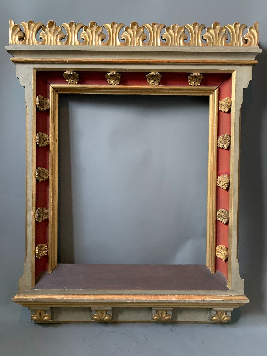 Large Neo-gothic Frame - 19th Century - Golden Wood