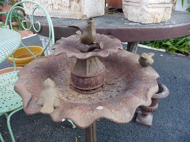 Old Fountain, 19th Century Cast Iron Bird Bath-photo-2