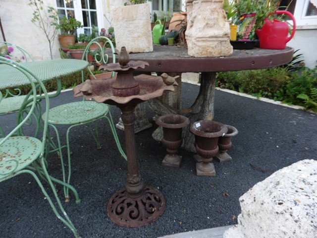 Old Fountain, 19th Century Cast Iron Bird Bath-photo-1