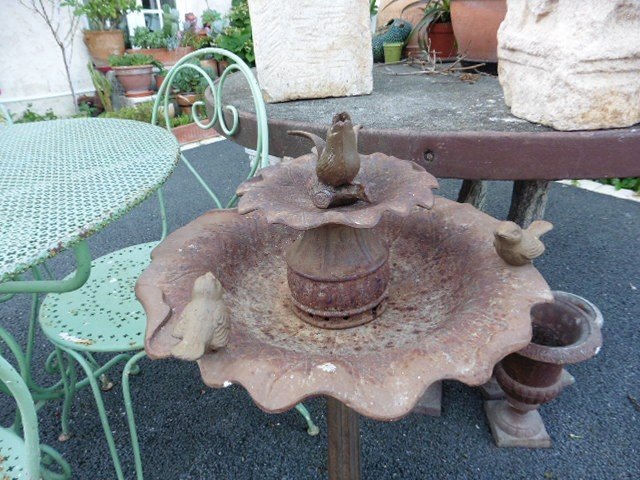 Old Fountain, 19th Century Cast Iron Bird Bath-photo-2