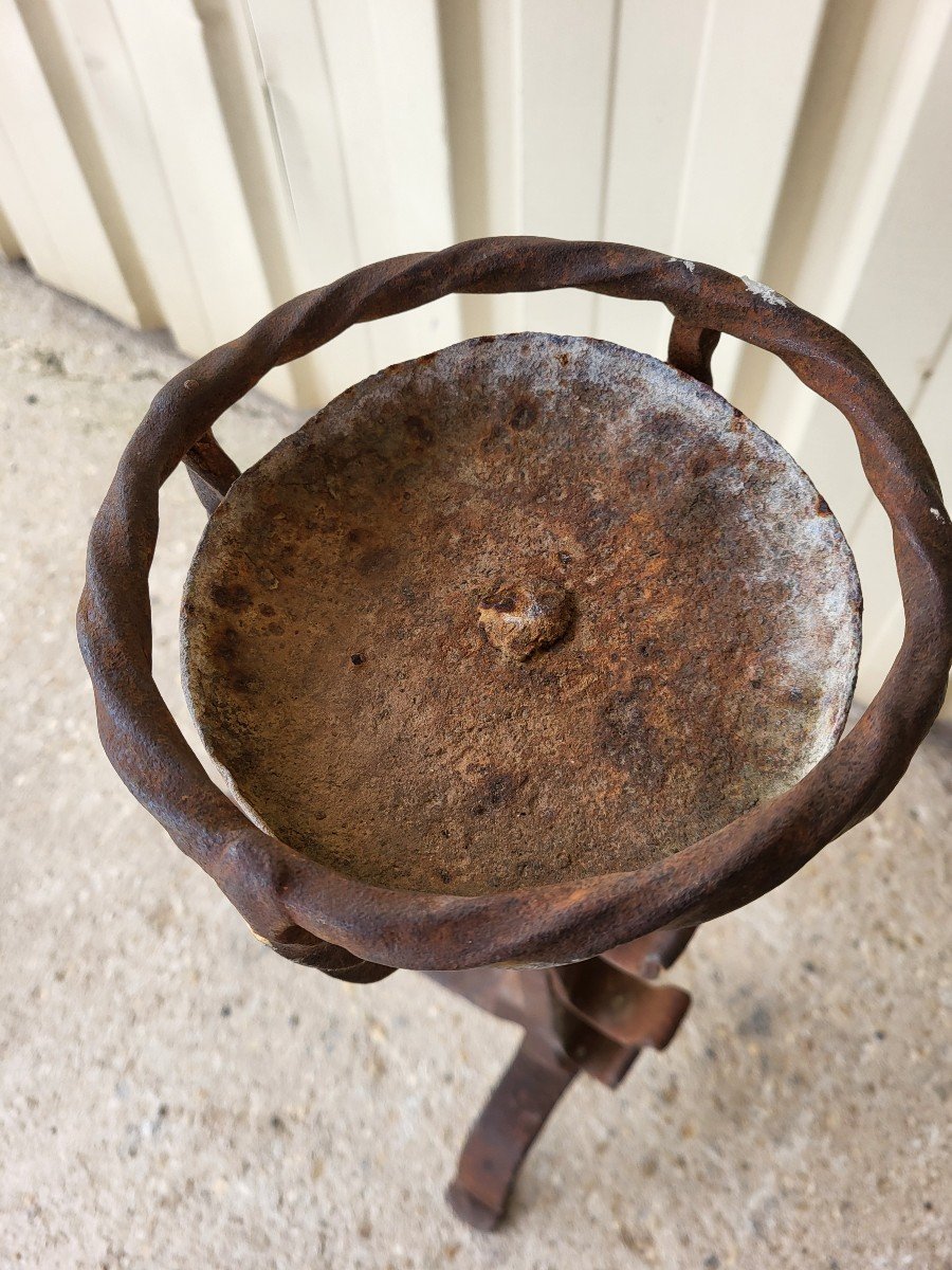 1 17th Century Wrought Iron Bowl Landier With 3 Hooks, Tripod Foot.-photo-2