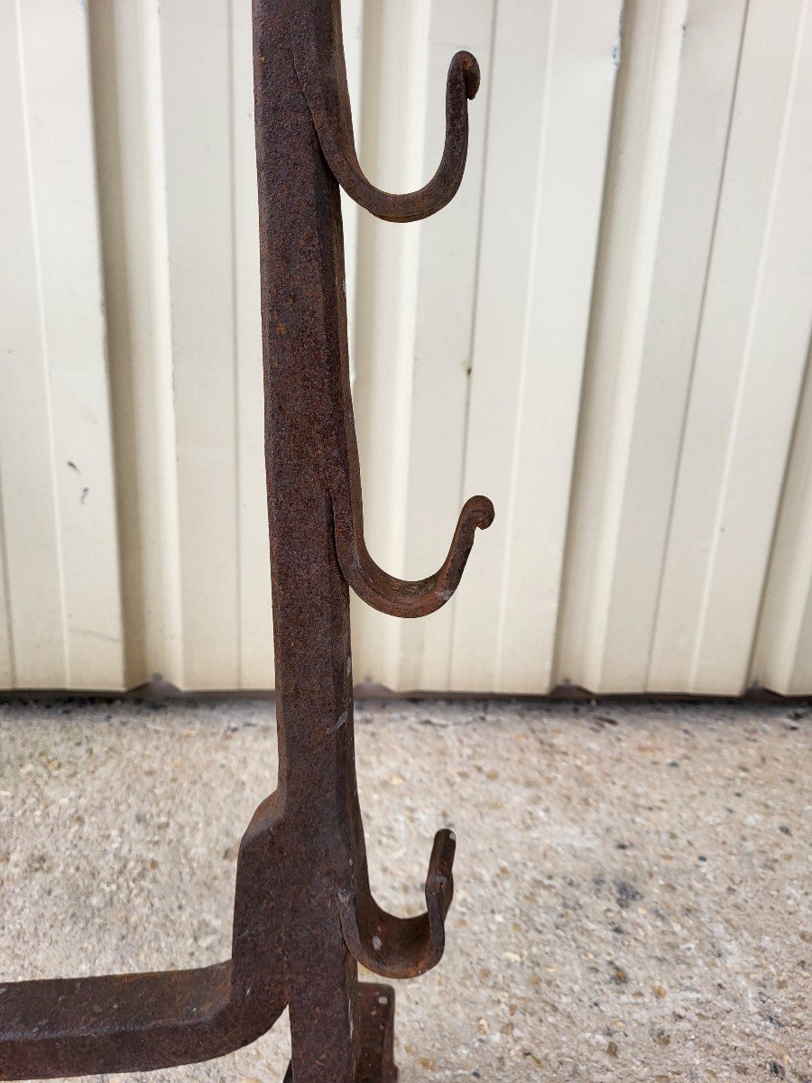 1 17th Century Wrought Iron Bowl Landier With 3 Hooks, Tripod Foot.-photo-4