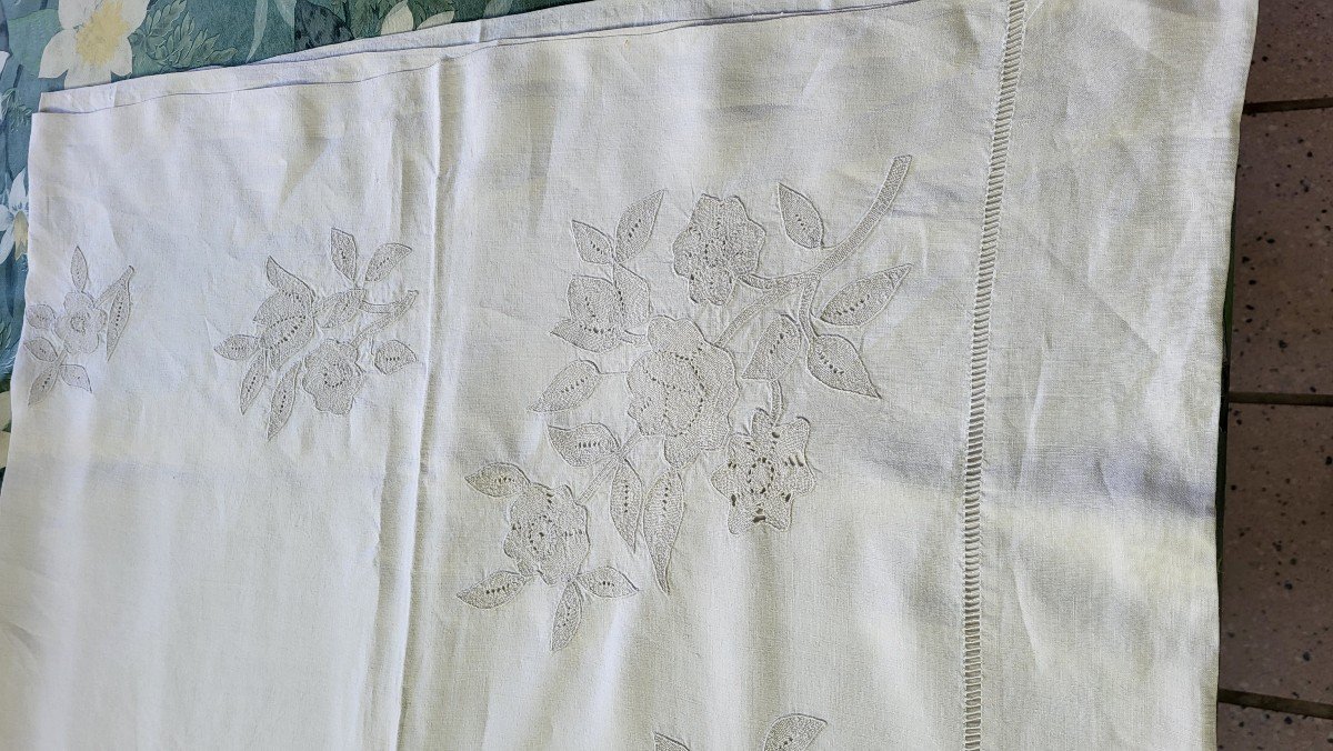 Grand Drap  + 2 taies  En Fil De Lin Blanc Sans Monogramme Brodé Couple De Colombes Et Fleurs -photo-3